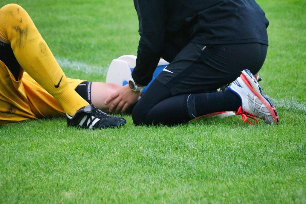 Chiropractor helps with sports injuries